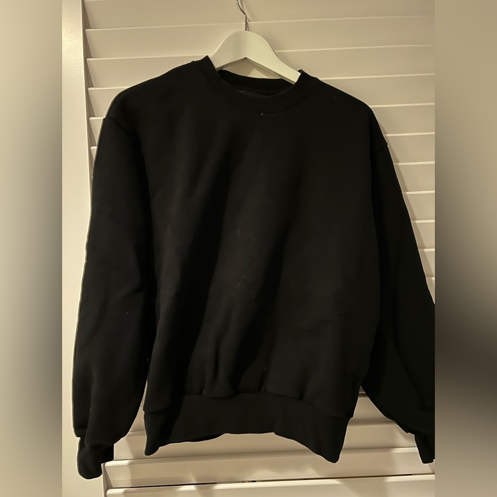 Aritzia Black Crew Neck Sweatshirt